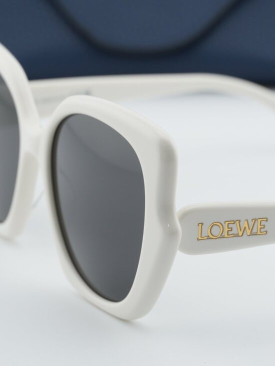 Loewe LW40133I 25A Butterfly Sunglasses – Ivory\\Smoke main image 10
